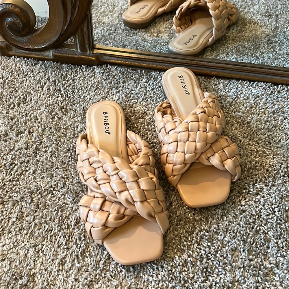 Bamboo Sandals beige size 6.5
